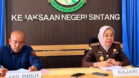 Kejari Sintang Tahan Mantan Kades Mentunai Terkait Dugaan Korupsi Dana Desa