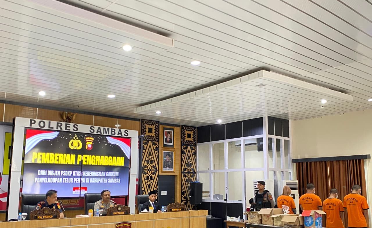 Polres Sambas Terima Penghargaan PSDKP atas Keberhasilan Menggagalkan Penyelundupan Ribuan Telur Penyu