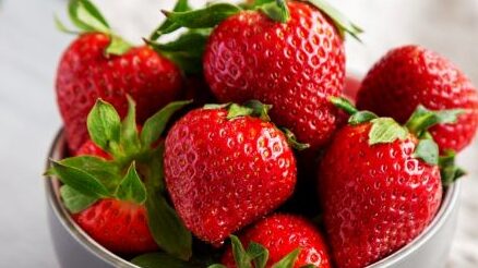 Rahasia Kulit Glowing: Buah-buahan Ajaib untuk Kecantikan Alami