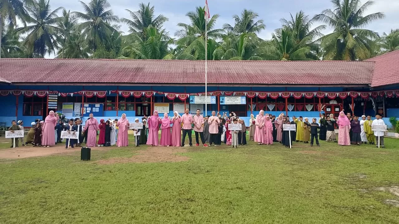 Pawai Maulid Nabi, Ratusan Pelajar SDN 09 Mempawah Hilir Diajak Teladani Akhlak Rasulullah