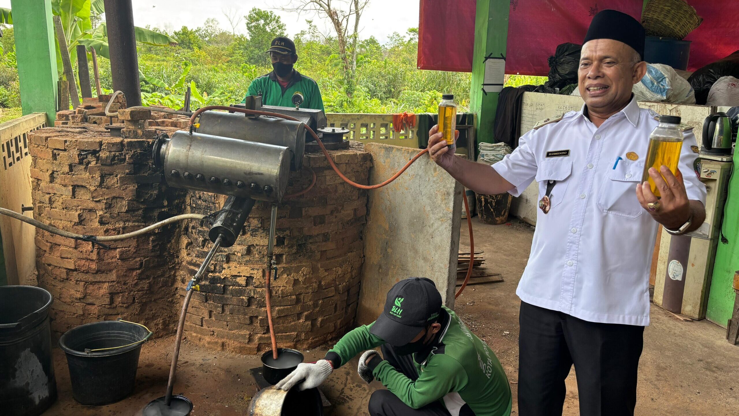 Inovasi DLH Pontianak: Sampah Plastik Kresek Sukses Diolah Menjadi Bahan Bakar Alternatif