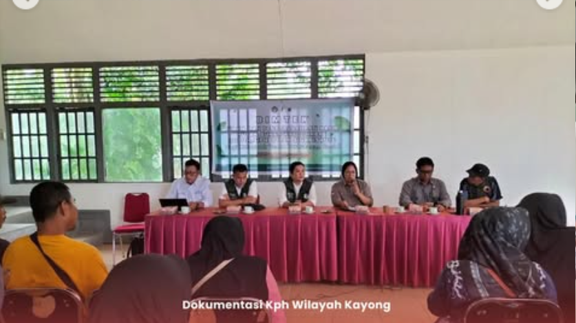 Tak Hanya Sosialisasi, KPH Kayong Ajak Warga Simpang Hilir 'Refreshing' Bahas Tata Kelola Hutan