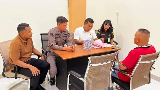 Diduga Korupsi Dana Desa Hampir Rp1 Miliar, Mantan Kades di Sambas Ditahan Kejaksaan