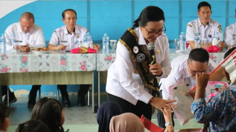 Kunjungan Kerja Bupati Landak di Mandor dan Sengah Temila: Pantau Sekolah hingga Buka Gerakan Pangan Murah