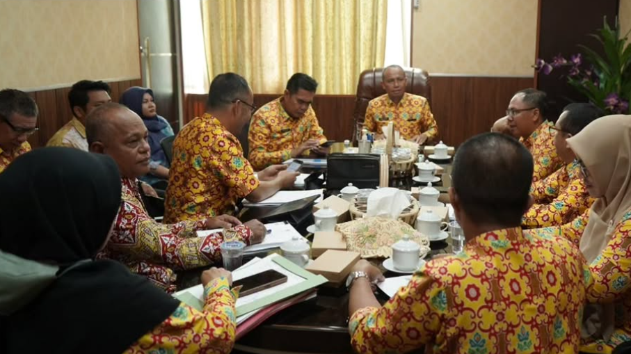 Sekda Ketapang Pimpin Rapat Finalisasi Raperbup BLUD: Fleksibilitas dan Akuntabilitas Demi Peningkatan Layanan Kesehatan