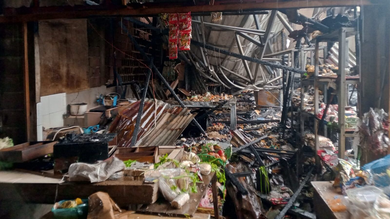 11 Ruko di Pasar Senggol Kubu Raya Ludes Terbakar, Kerugian Ditaksir Ratusan Juta Rupiah