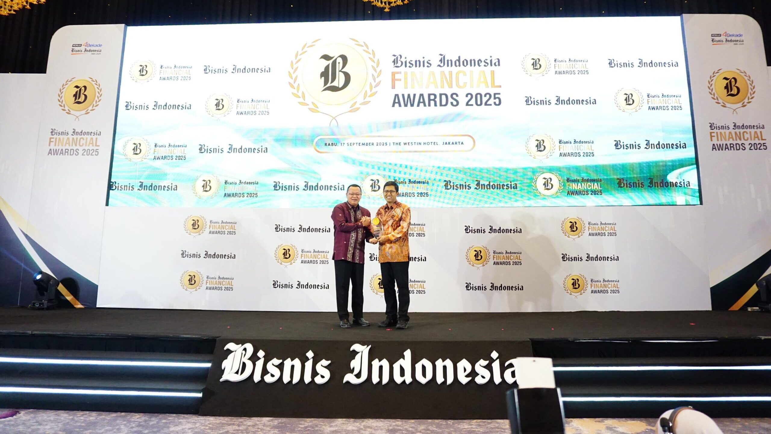 Bank Kalbar Raih Penghargaan Bergengsi Bisnis Indonesia Financial Award 2025