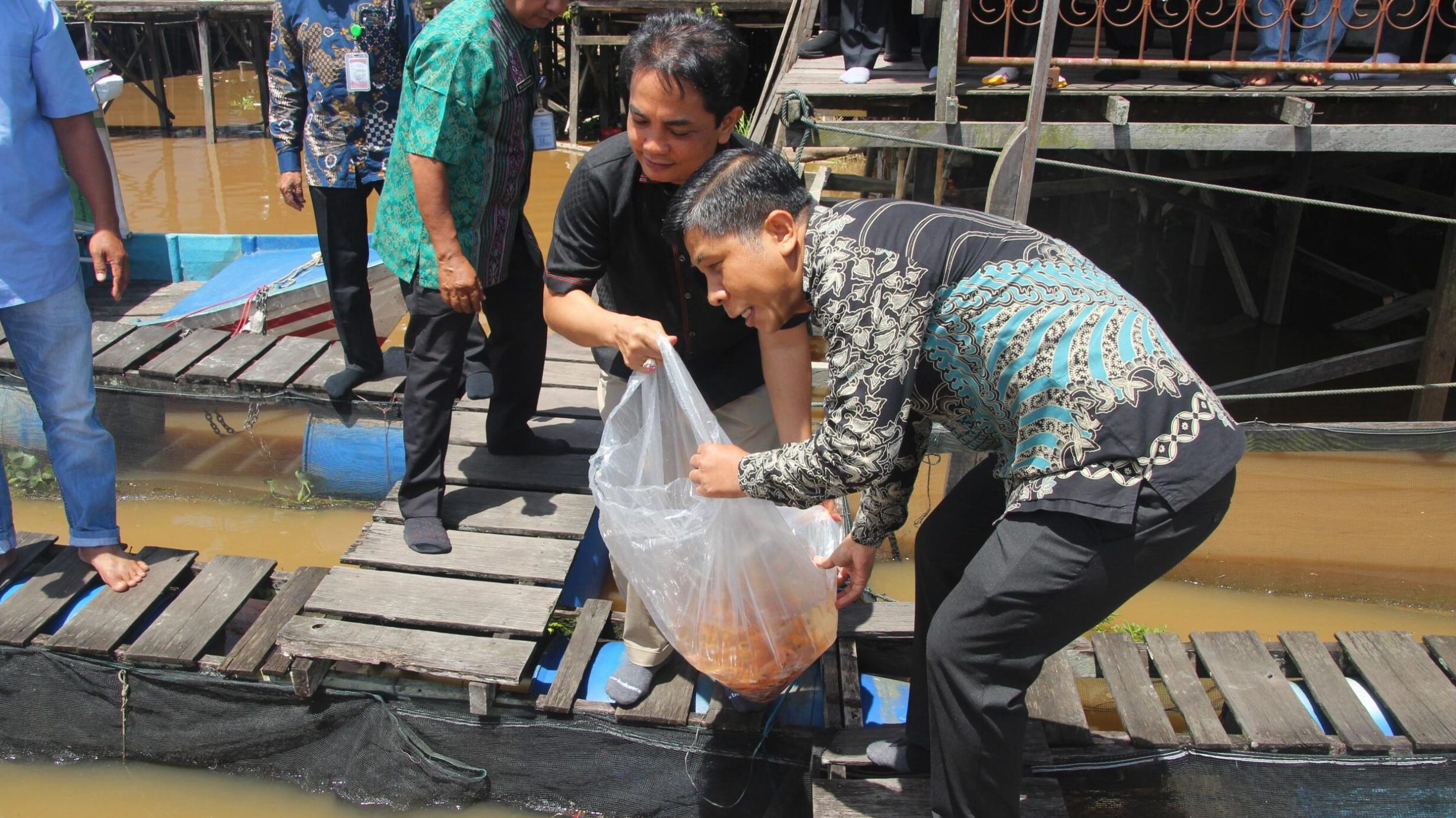 Pemkot Pontianak Salurkan 10 Ribu Benih Ikan untuk Tingkatkan Ketahanan Pangan