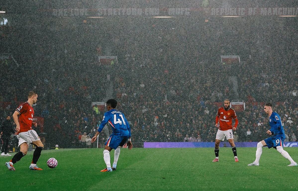 Manchester United Kalahkan Chelsea 2-1 dalam Laga Penuh Drama