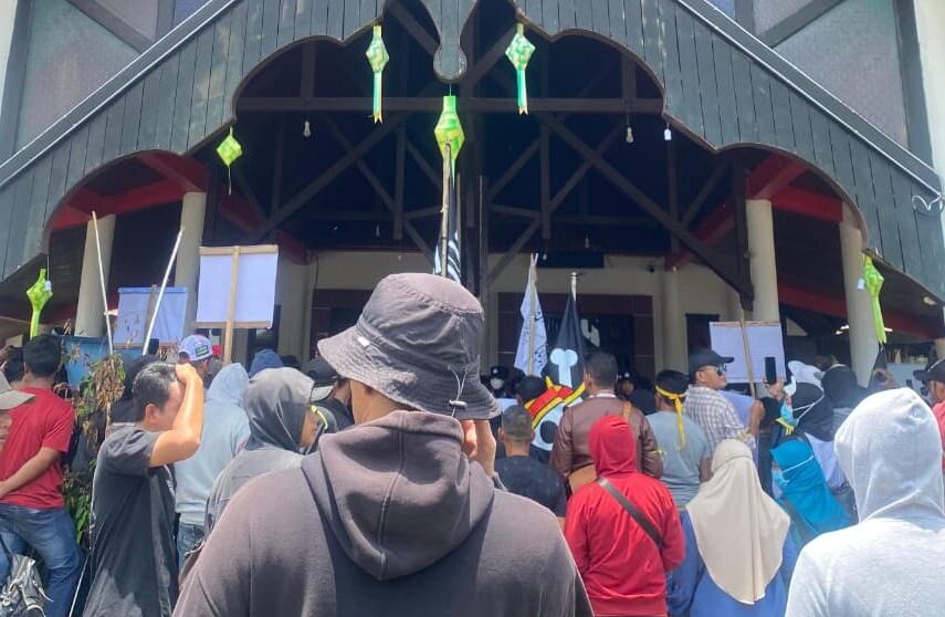 Demo Besar di Sambas, Warga Kritik Keras Kebijakan Pemda