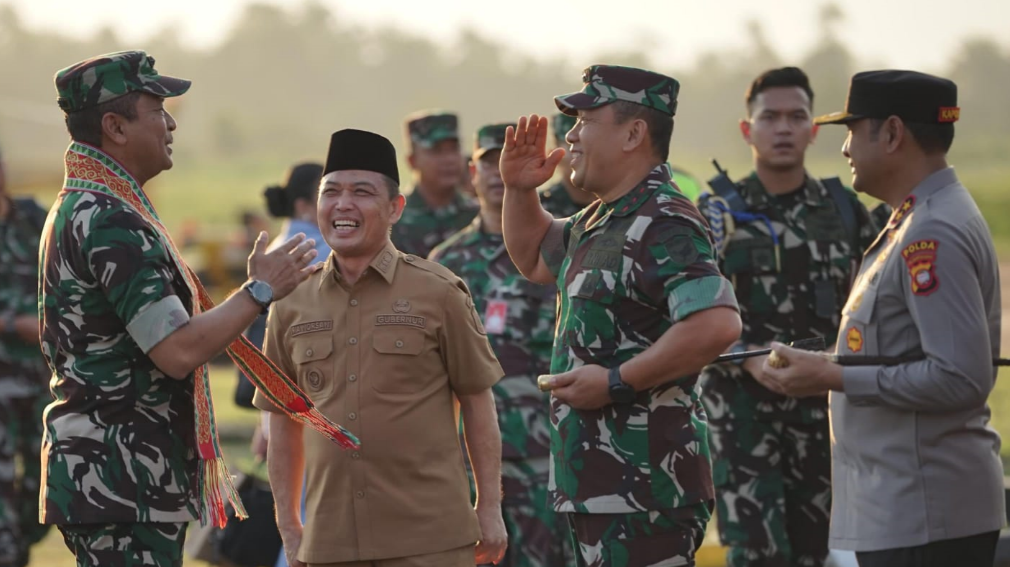 Kunjungan Kerja di Lanud Supadio, Kasau Tinjau Pesawat Anka dan Sapa Prajurit