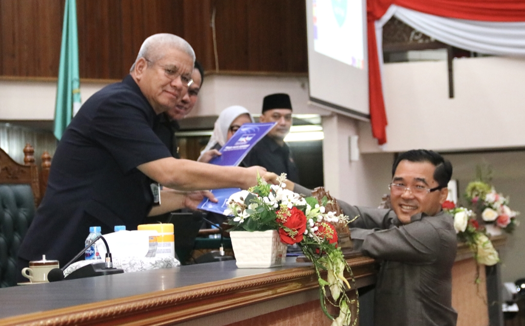 Sekda Harisson Hadiri Paripurna Pandangan Umum Fraksi DPRD Bahas Raperda Kebudayaan dan Jamkrida