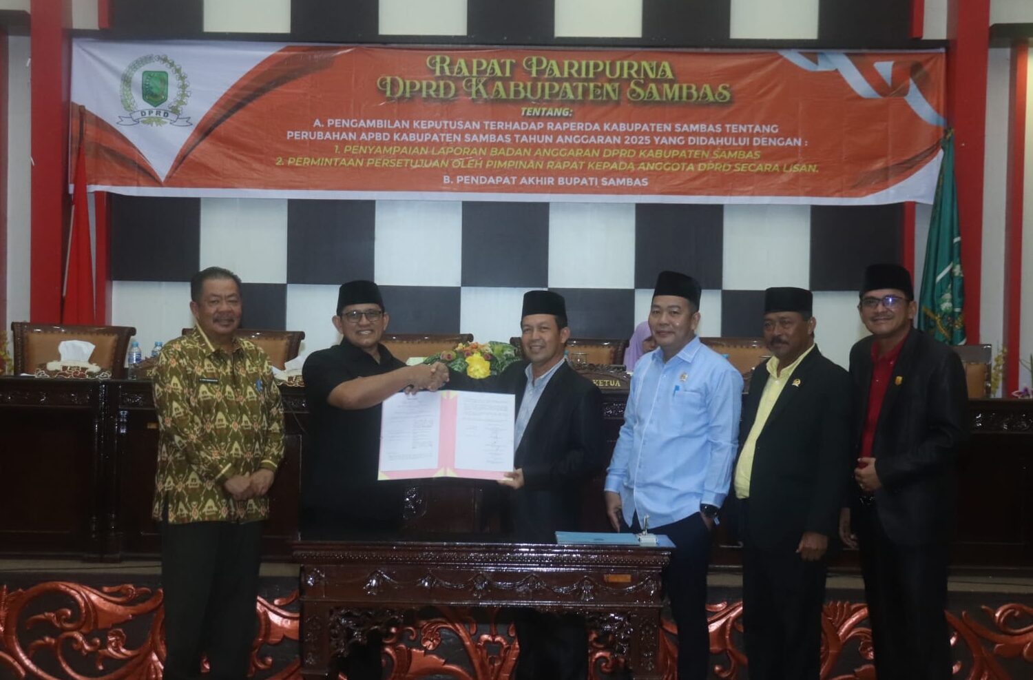 Sah! DPRD Sambas Ketuk Palu APBD Perubahan 2025, Komitmen Bangun Sambas Berkah