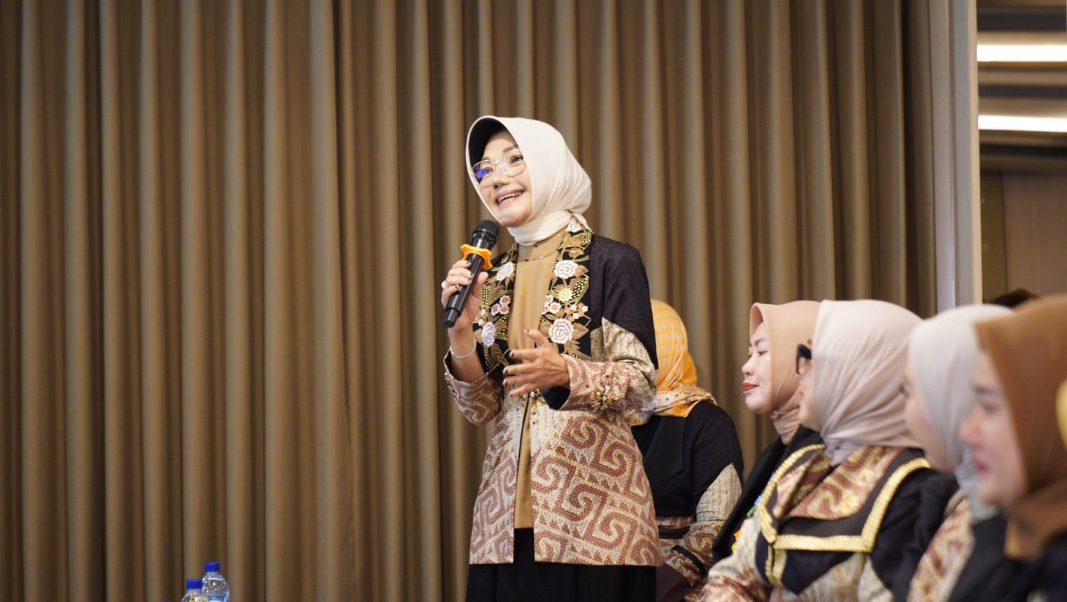 Bukan Hanya di Panggung Utama, Yanieta Tekankan Peran Penting PKK dari Rumah untuk Pembangunan Daerah