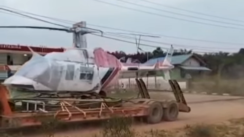 Viral, Helikopter BNPB 'Pulang' Naik Tronton di Sanggau Usai Alami Kendala Teknis
