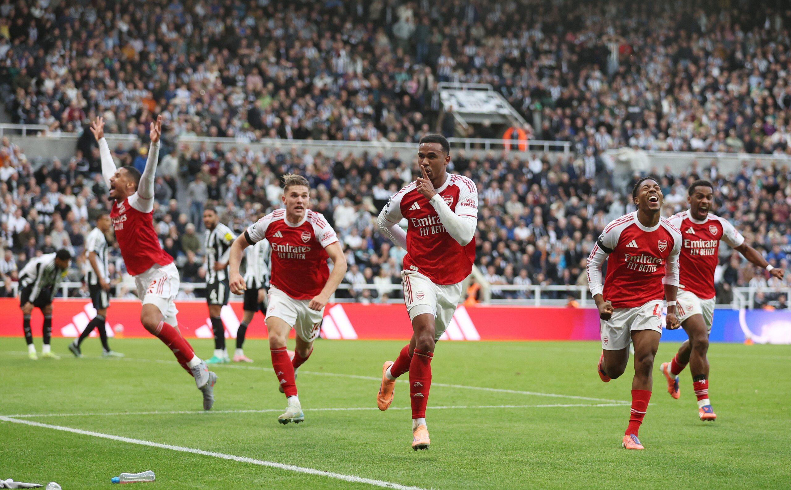 Arsenal Menang Dramatis atas Newcastle 2-1 Berkat Gol Injury Time Gabriel Magalhaes