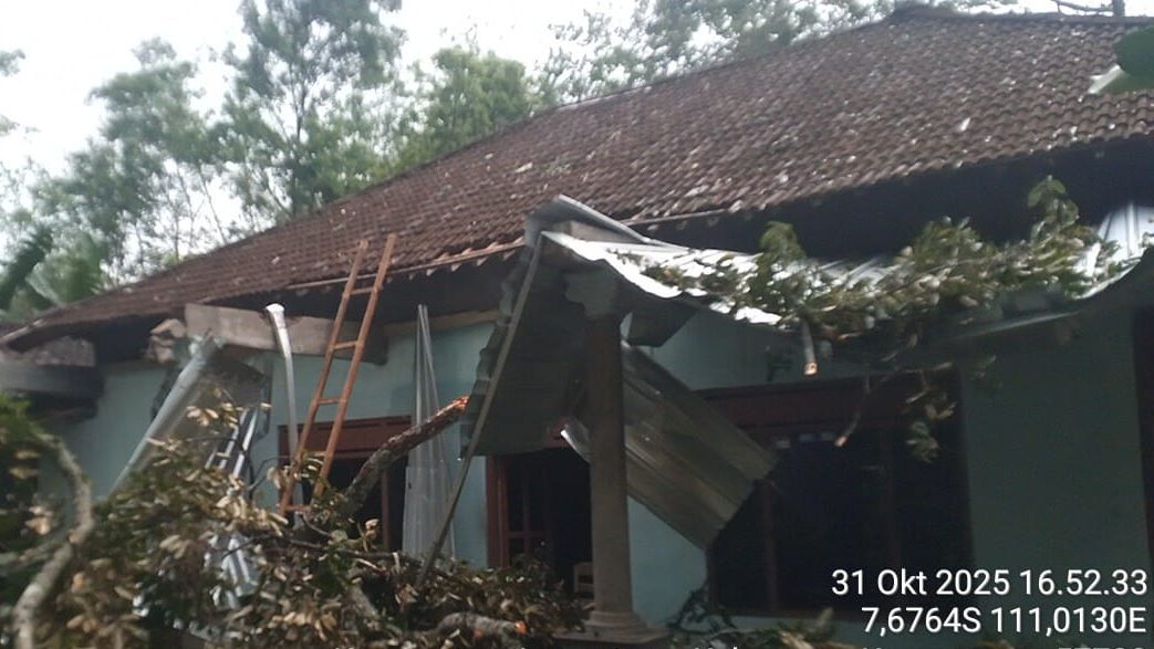 Jateng Dikepung Bencana: Gempa Guncang Batang, Angin Kencang di Karanganyar, dan Longsor Ancam Wonosobo