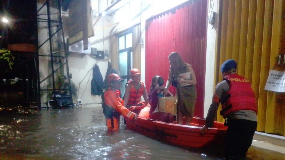 Banjir Landa Jakarta, Bogor, dan Tangsel, Ratusan Rumah Terendam