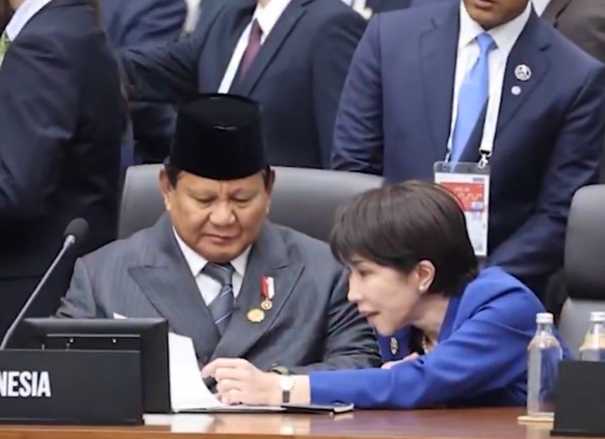 Momen PM Jepang Sapa Presiden Prabowo Hingga Geser Kursi di KTT APEC, Netizen: "99+ Panggilan Tak Terjawab dari Bu Titiek"