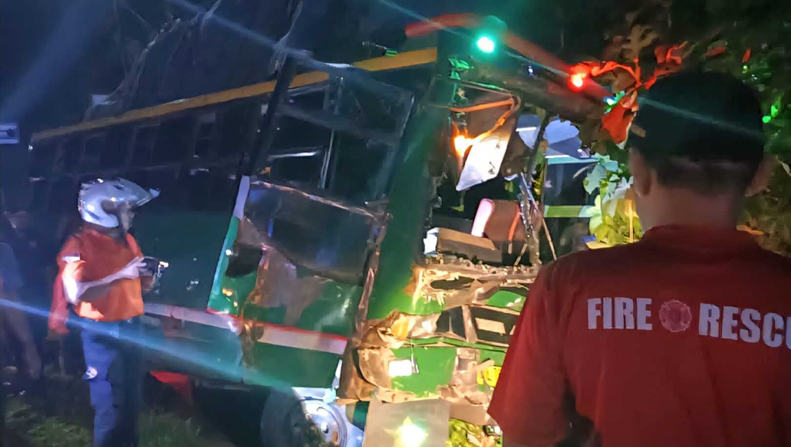 Rem Blong di Turunan Semboja Sanggau, Bus Valenty Tabrak Kendaraan Lain, 12 Orang Luka-Luka