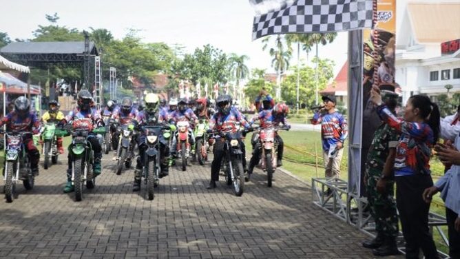 Jelajahi Perbukitan, Ratusan Peserta Trabas Wisata Disuguhi Panorama Alam Singkawang