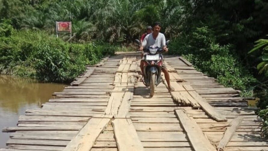 Warga Pertanyakan Janji, Jembatan Sungai Bayan Selalu Diusulkan Tapi Tak Ada Realisasi