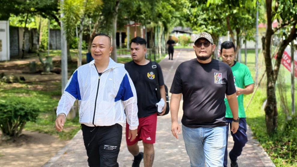 Gaya Blusukan Bupati Ketapang: Jogging Pagi Sambil 'Live TikTok' Dengar Aspirasi Warga