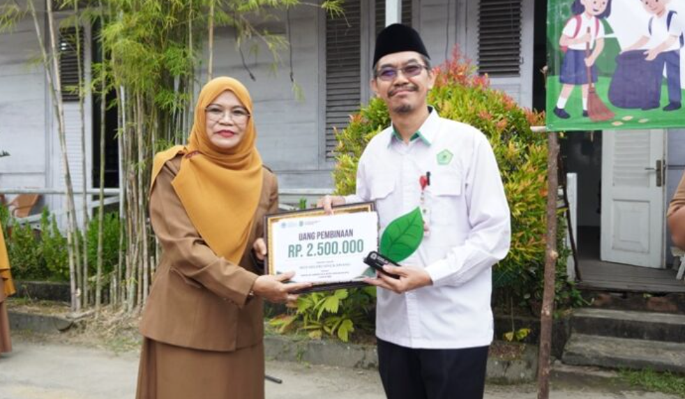 Enam Sekolah di Singkawang Raih Penghargaan Adiwiyata Tingkat Kota 2025