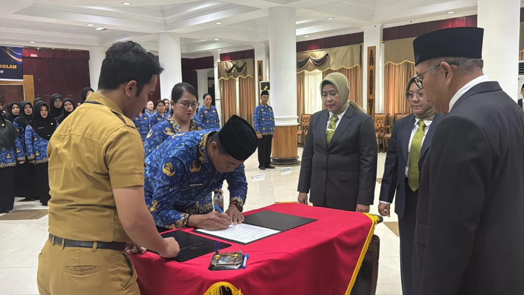 Wabup Juli Lantik 64 Pejabat Fungsional-Pengawas Sekolah, Minta Tingkatkan Kinerja