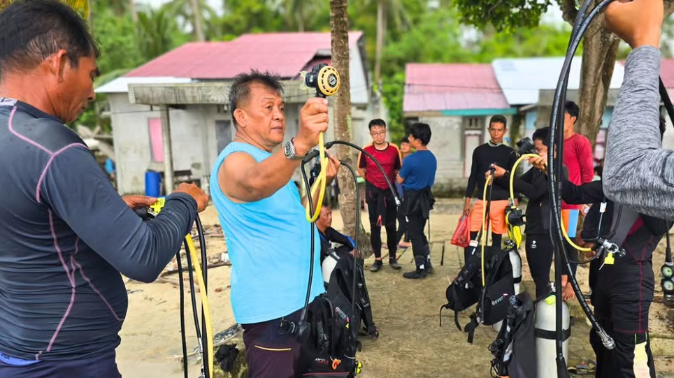 DKP Kalbar Latih Pokmaswas Kepulauan Karimata Keterampilan Selam untuk Jaga Laut
