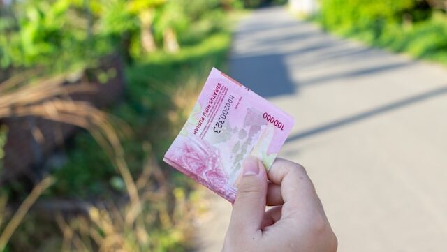 Faktor Psikologis Royal ke Orang Lain Pelit ke Keluarga: Dipicu Signaling Sosial Hingga Narsistik