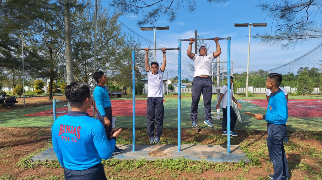 Prajurit Lanal Ketapang Jalani Tes Samapta Periodik, Danlanal: Jaga Kondisi Fisik Tetap Prima