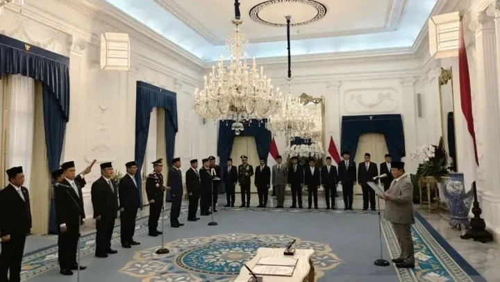 Prabowo Lantik Komisi Reformasi Polri, Jimly Jadi Ketua, Mahfud MD Anggota