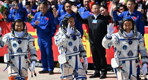 Kapsul Tabrak Puing Antariksa, Tiga Astronaut China Terdampar di Stasiun Tiangong