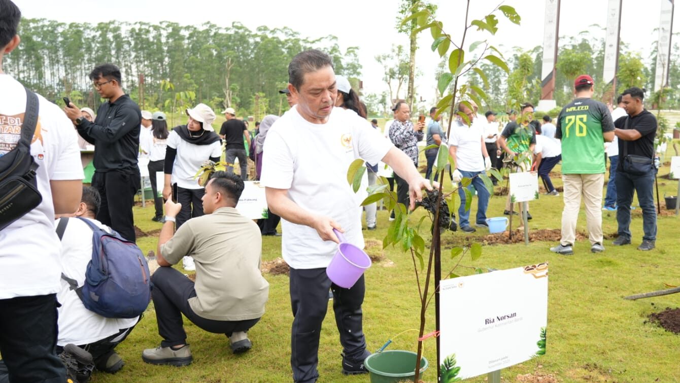 Gubernur Ria Norsan Tanam Pohon di IKN, Tegaskan Komitmen Pembangunan Hijau
