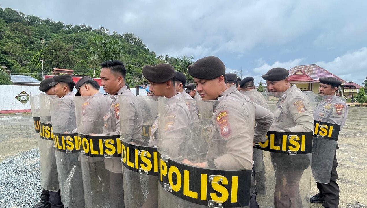 Polres Kayong Utara Latih Personel Hadapi Gangguan Kamtibmas Lewat Simulasi Dalmas