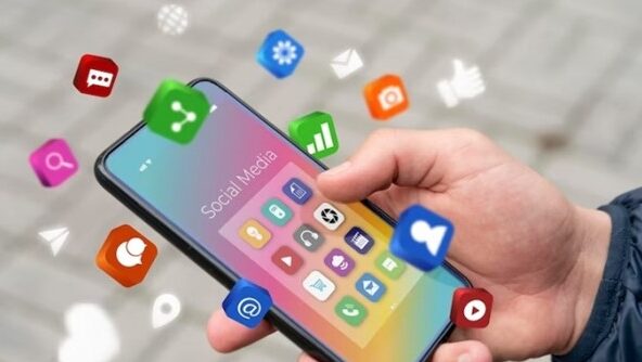 Lelah Bekerja atau Kuliah? Ini 5 Kebahagiaan Sederhana dari 'Scroll' Media Sosial