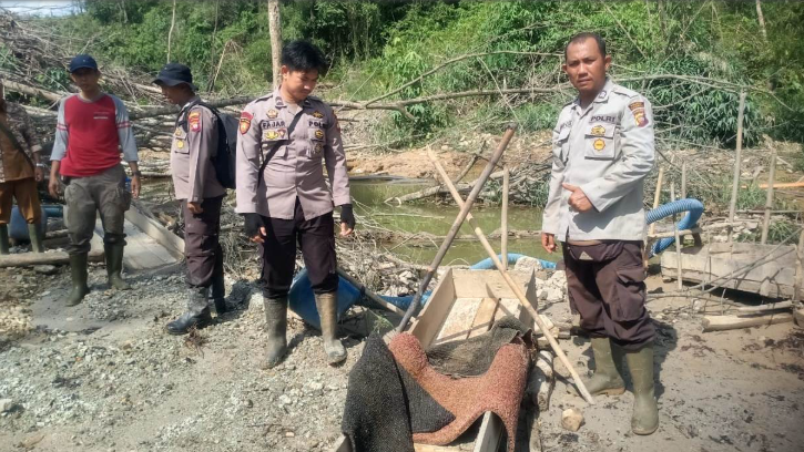 Polsek Meliau Temukan Lokasi PETI Kosong di Sungai Kembayau, Peralatan Dimusnahkan