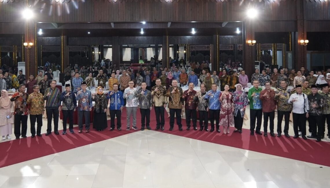 Perumda Tirta Khatulistiwa Raih Peringkat Kedua Keterbukaan Informasi se-Kalbar 2025