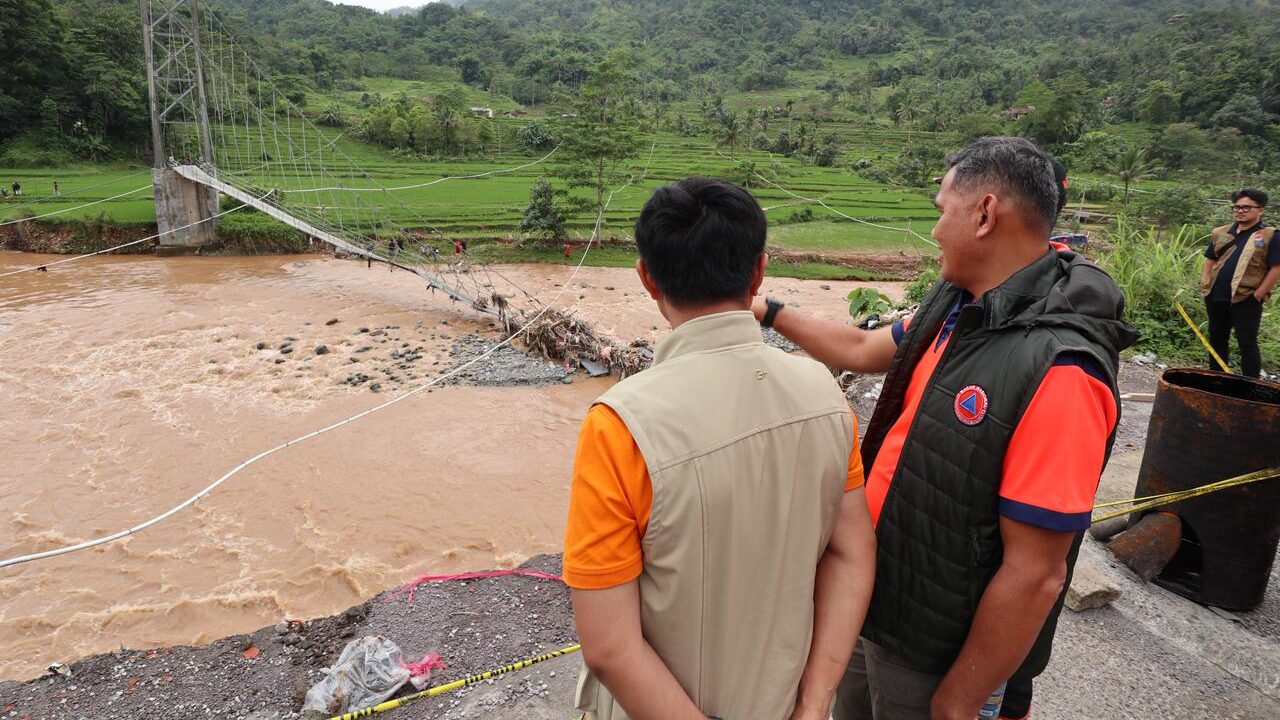 Jembatan Ambruk di Garut, BNPB Turun Tangan Bantu Pemulihan Akses Desa Toblong-Sukanegara