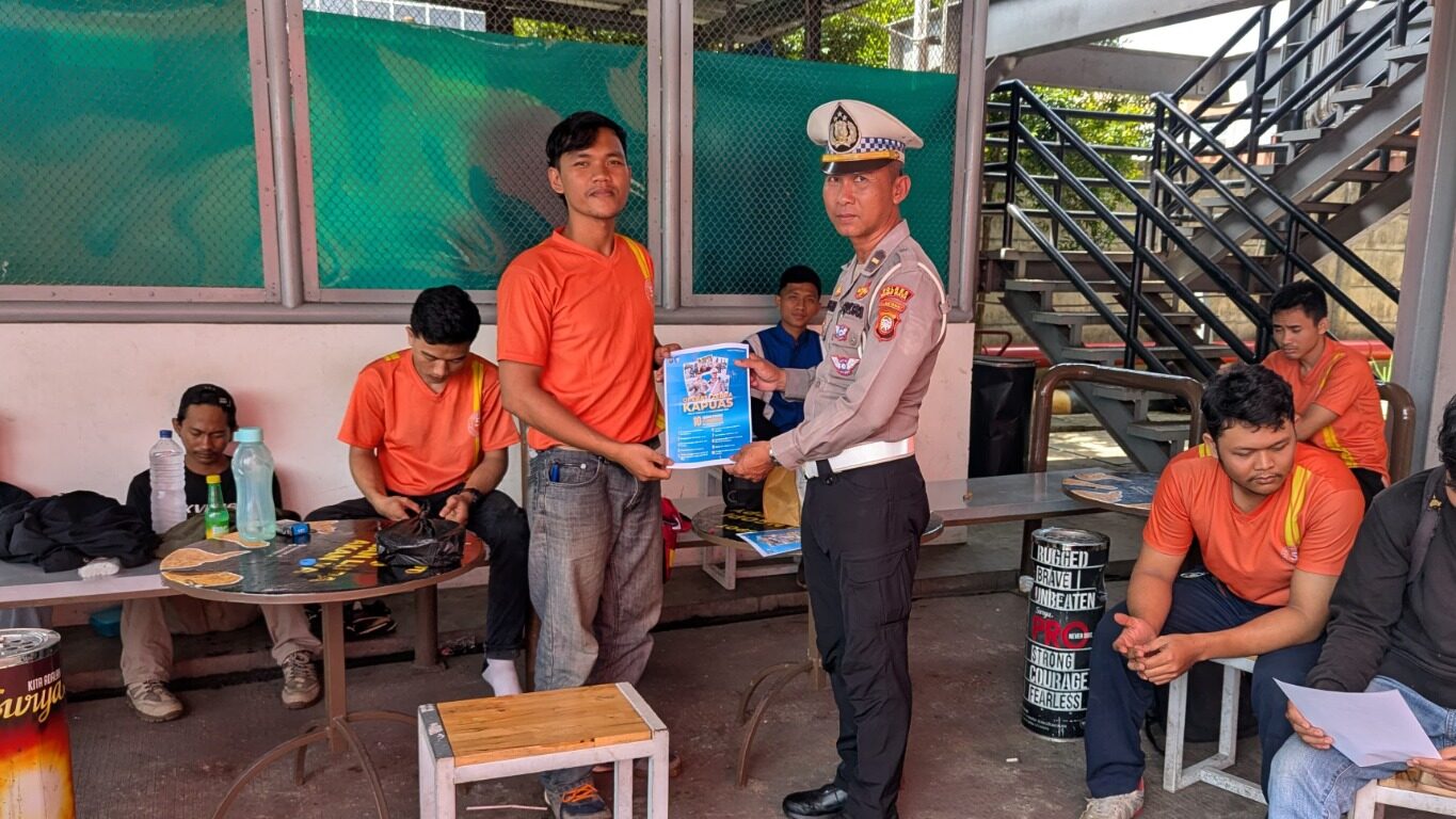 Hari Pertama Operasi Zebra, Polisi Kubu Raya Sambangi Sopir dan Karyawan di Borneo Icon