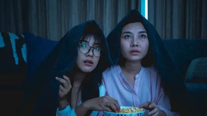 Hobi Nonton Film Horor? Ini Cara Nikmati Sensasi 'Jantung Copot' Tanpa Bikin Mental Drop