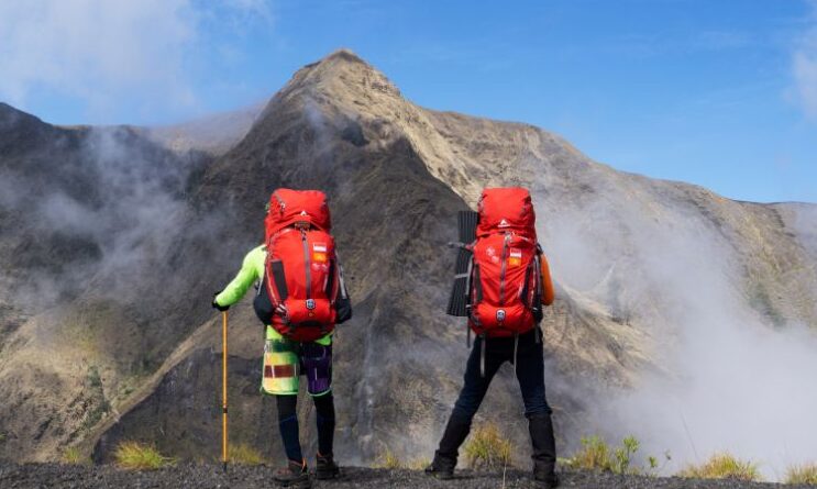 Obati Hati yang Patah di Atas Awan: 5 Alasan Mengapa Gunung Jadi Pelarian Terbaik Saat Putus Cinta