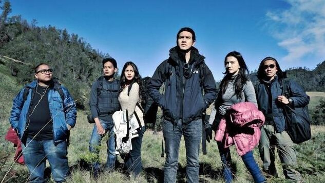 Rindu Ketinggian? Obati dengan 4 Film Petualangan Naik Gunung Paling Epik Ini