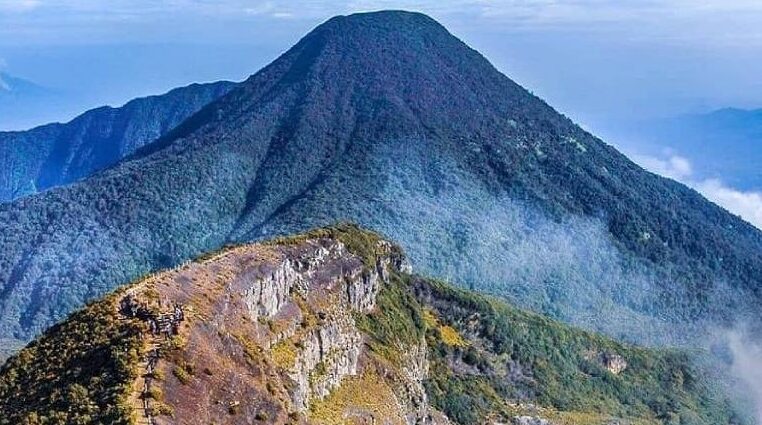 Baru Hobi Mendaki? Ini 5 Gunung 'Ramah Pemula' dengan View Juara yang Wajib Kamu Coba