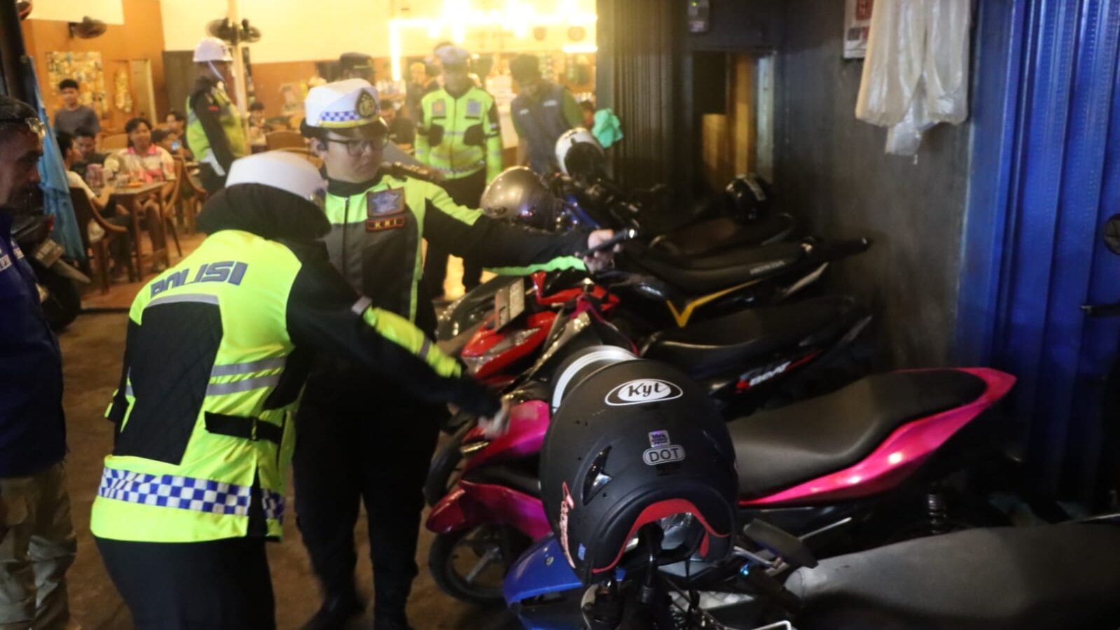 Sisir Kafe dan Tempat Nongkrong, Polres Ketapang Gelar Razia Knalpot Brong