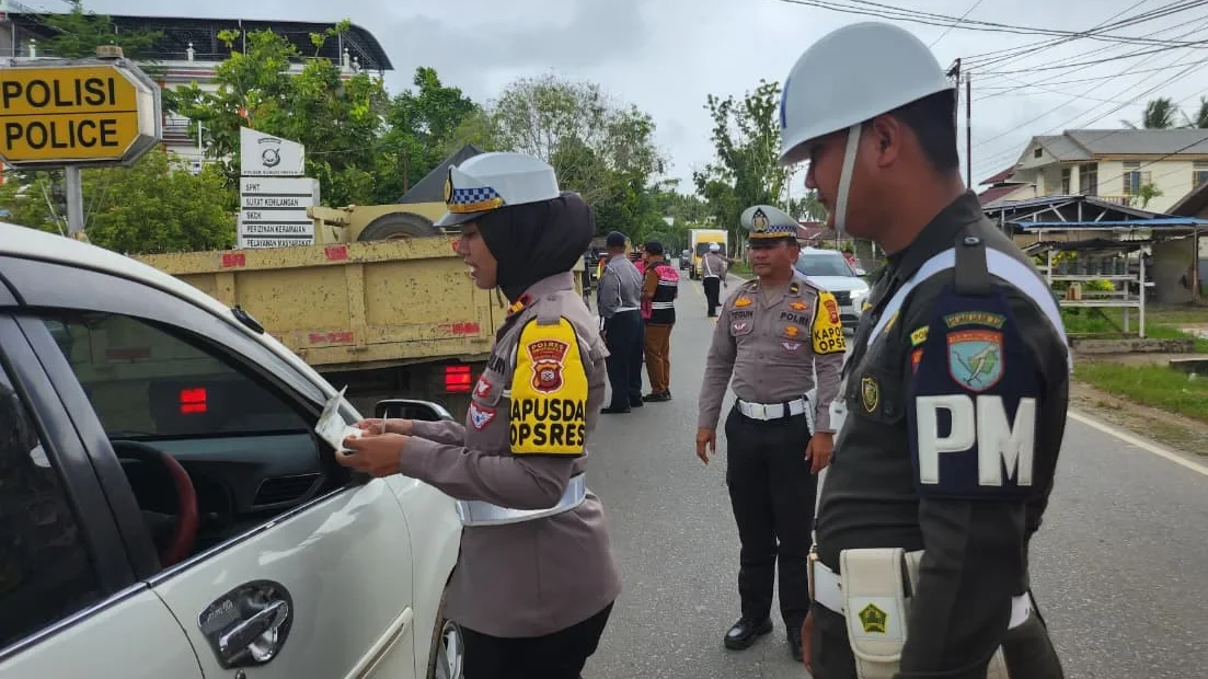 Operasi Zebra Kapuas 2025 di Sungai Pinyuh, Satlantas Polres Mempawah Tindak Puluhan Pengendara