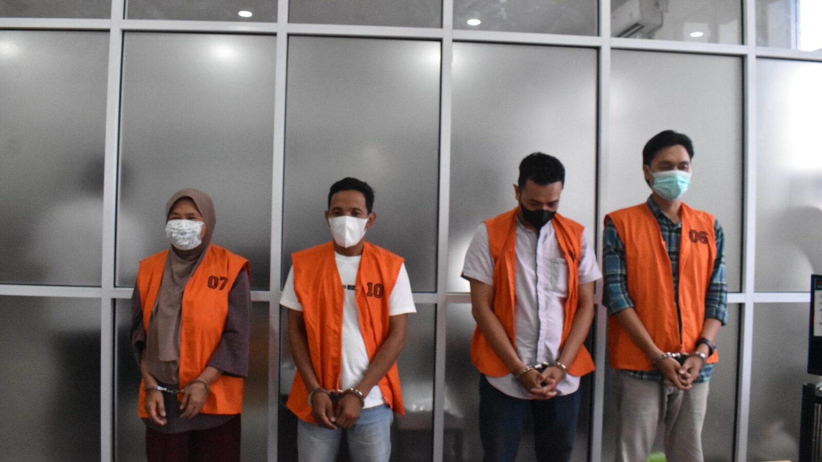 Rugikan Negara Rp2,3 Miliar, Kejari Pontianak Tahan 4 Tersangka Kasus Tindak Pidana Korupsi Kredit Mikro