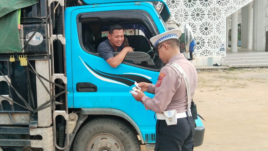 Tekan Angka Kecelakaan, Polres Melawi Perketat Pemeriksaan Kendaraan Bertonase Besar di Operasi Zebra
