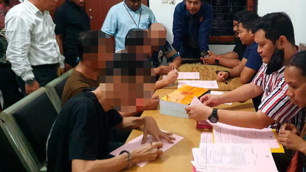 5 WNA Terlibat, Polda Papua Serahkan 7 Tersangka Kasus Tambang Emas Ilegal ke Kejaksaan